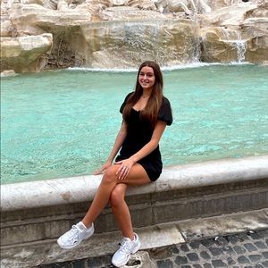 Meet your Posher, Lauren